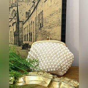 Vintage crochet & beaded mini wallet. Cream with brass snap closure. Coin purse.
